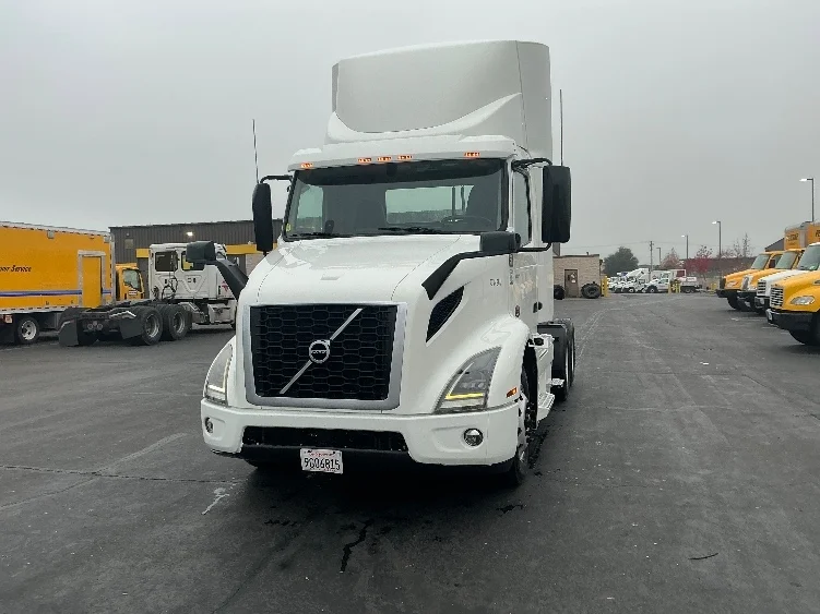 2020 Volvo VNR 640 in Sacramento, CA