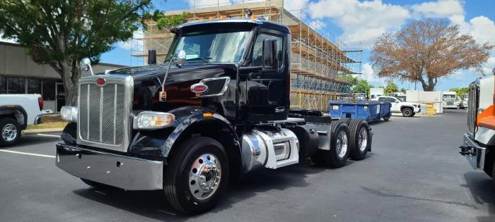 2023 Peterbilt 567 — photo 2