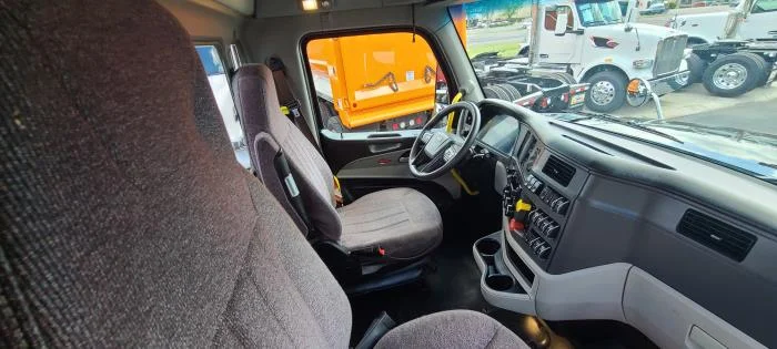 2023 Peterbilt 567 — photo 18