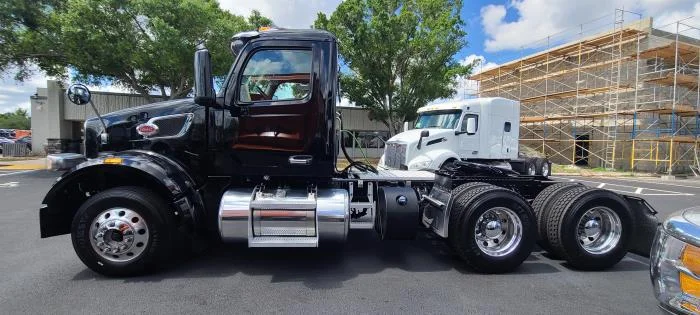 2023 Peterbilt 567 — photo 4