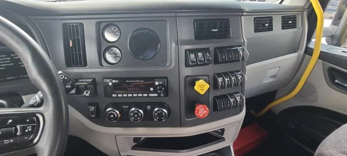 2023 Peterbilt 567 — photo 16