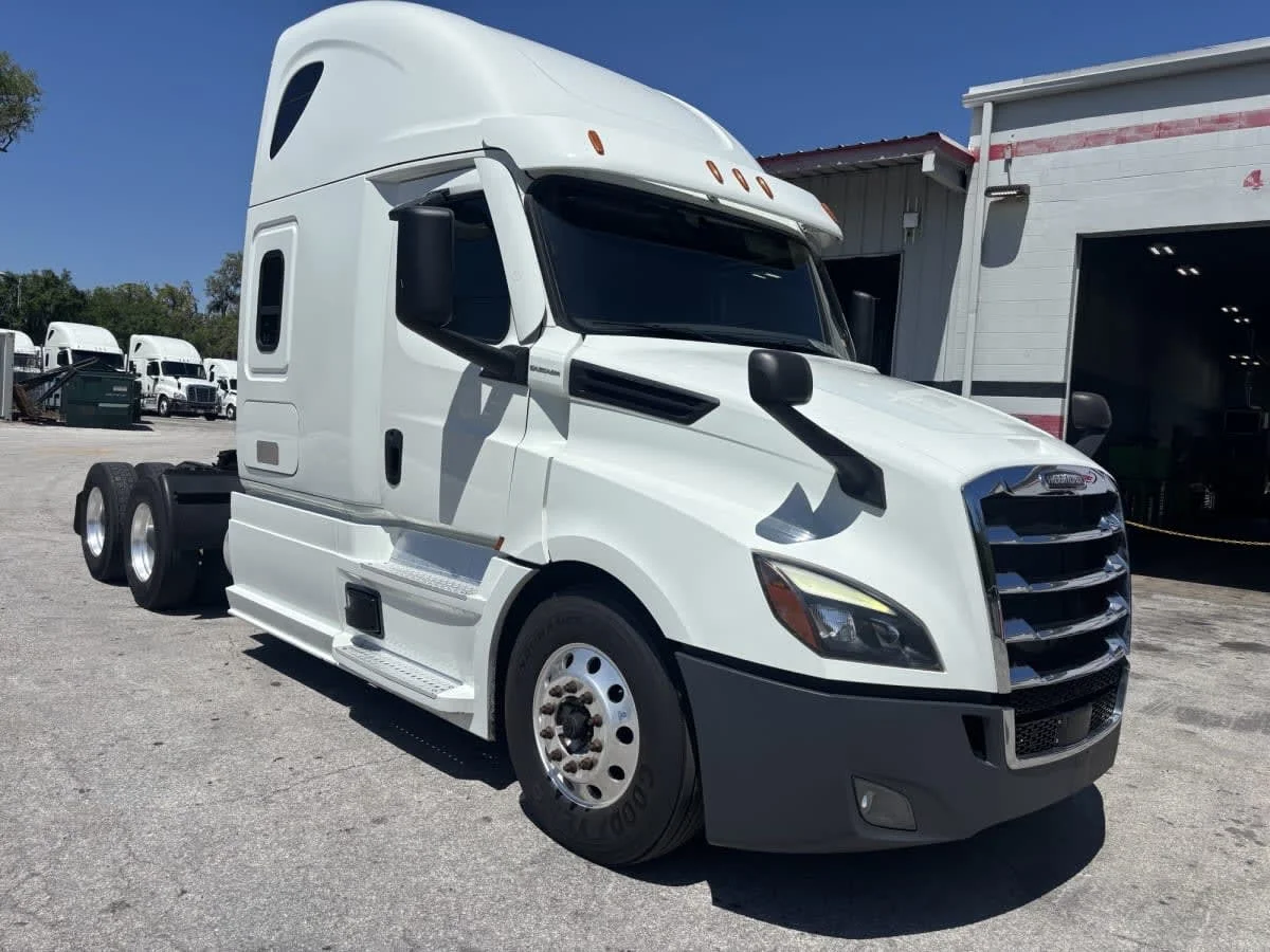 2022 Freightliner Cascadia in Atlanta, GA — photo 3