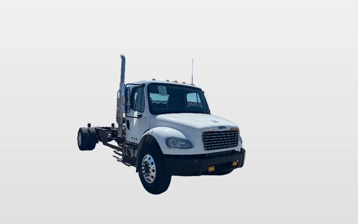 2017 Freightliner M2 106 - image 1