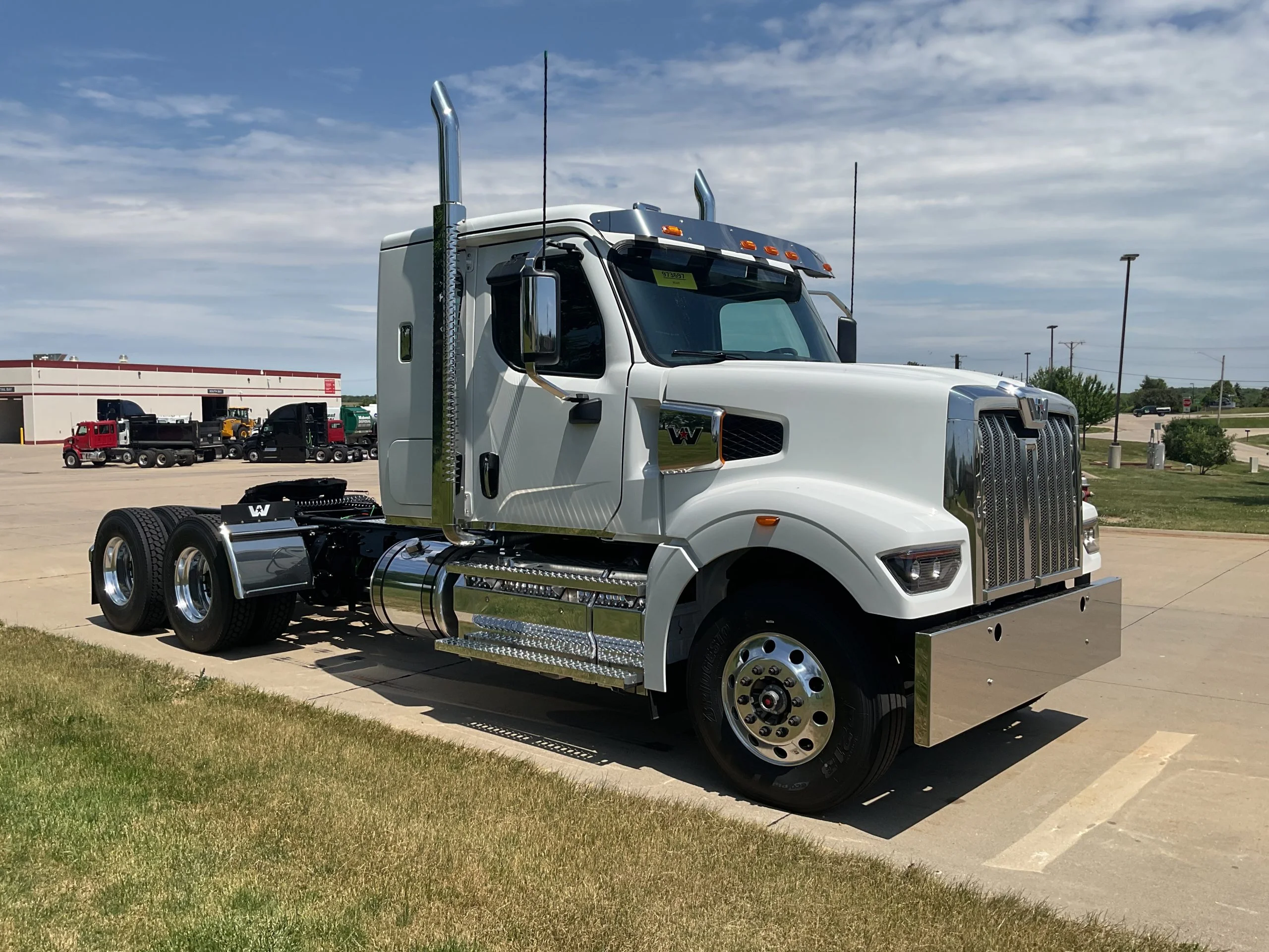 2027 Western Star in Milwaukee, WI — photo 3