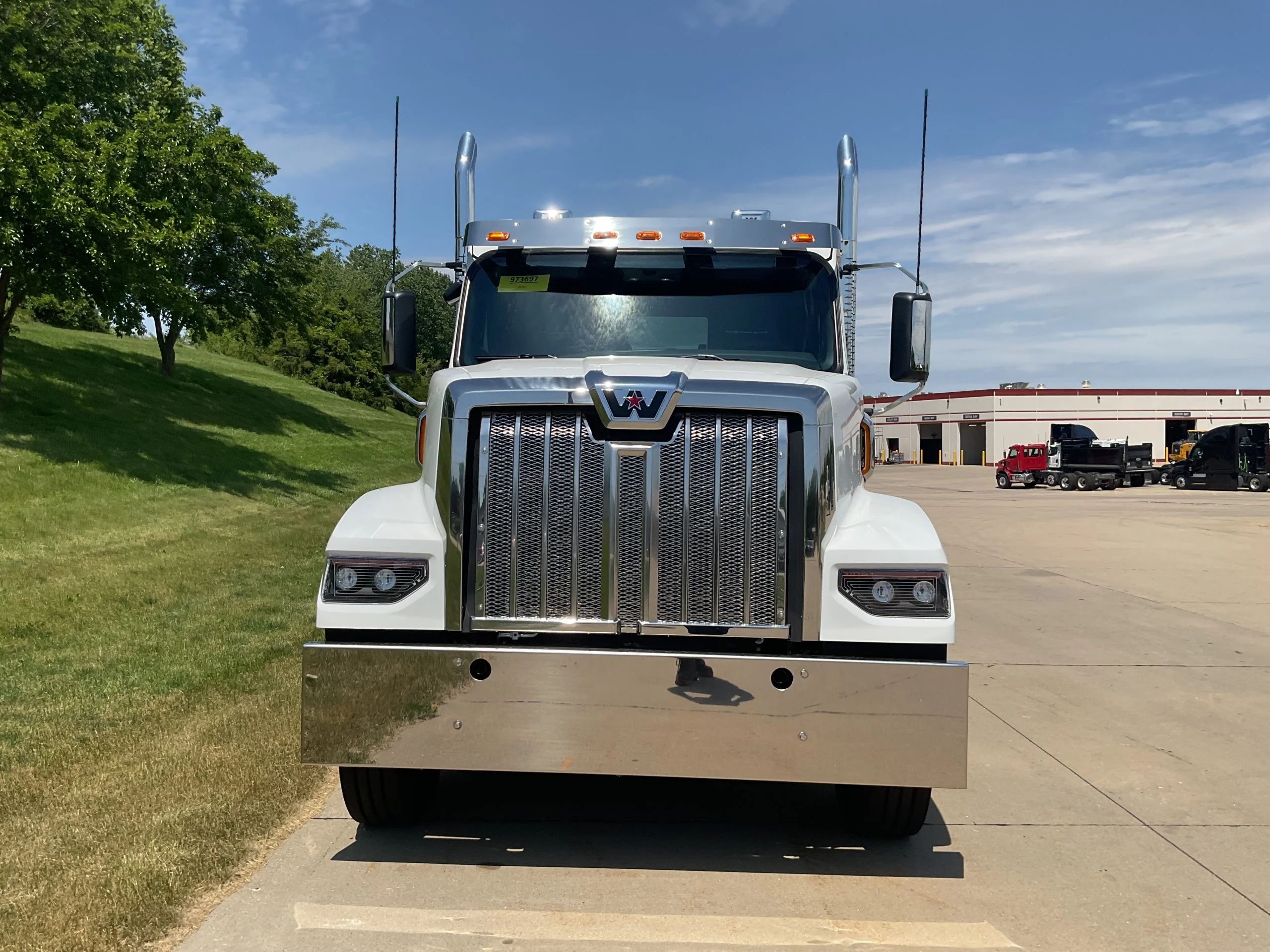 2027 Western Star in Milwaukee, WI — photo 2