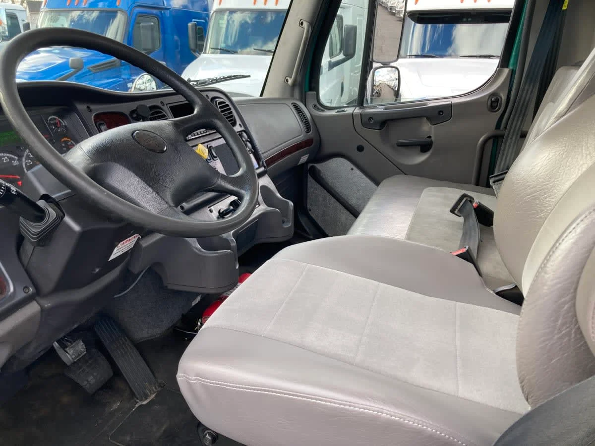 2020 Freightliner M2 106 - image 10