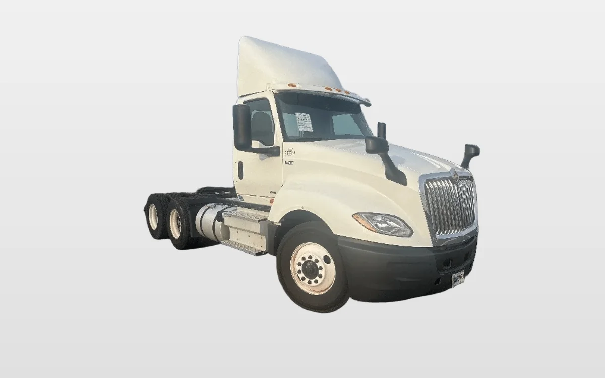 2019 International LT - image 1