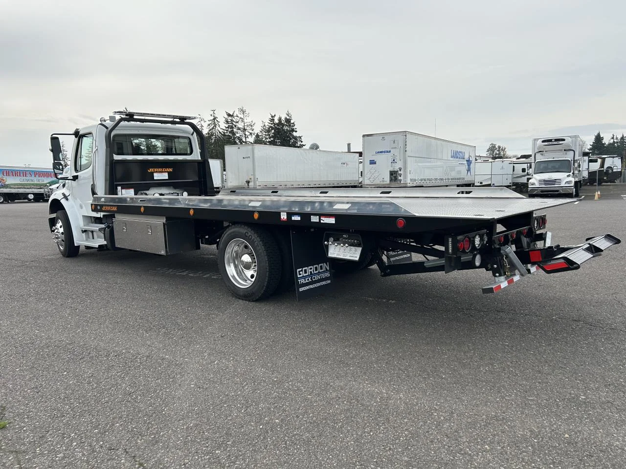 2024 Freightliner M2 106 - image 3