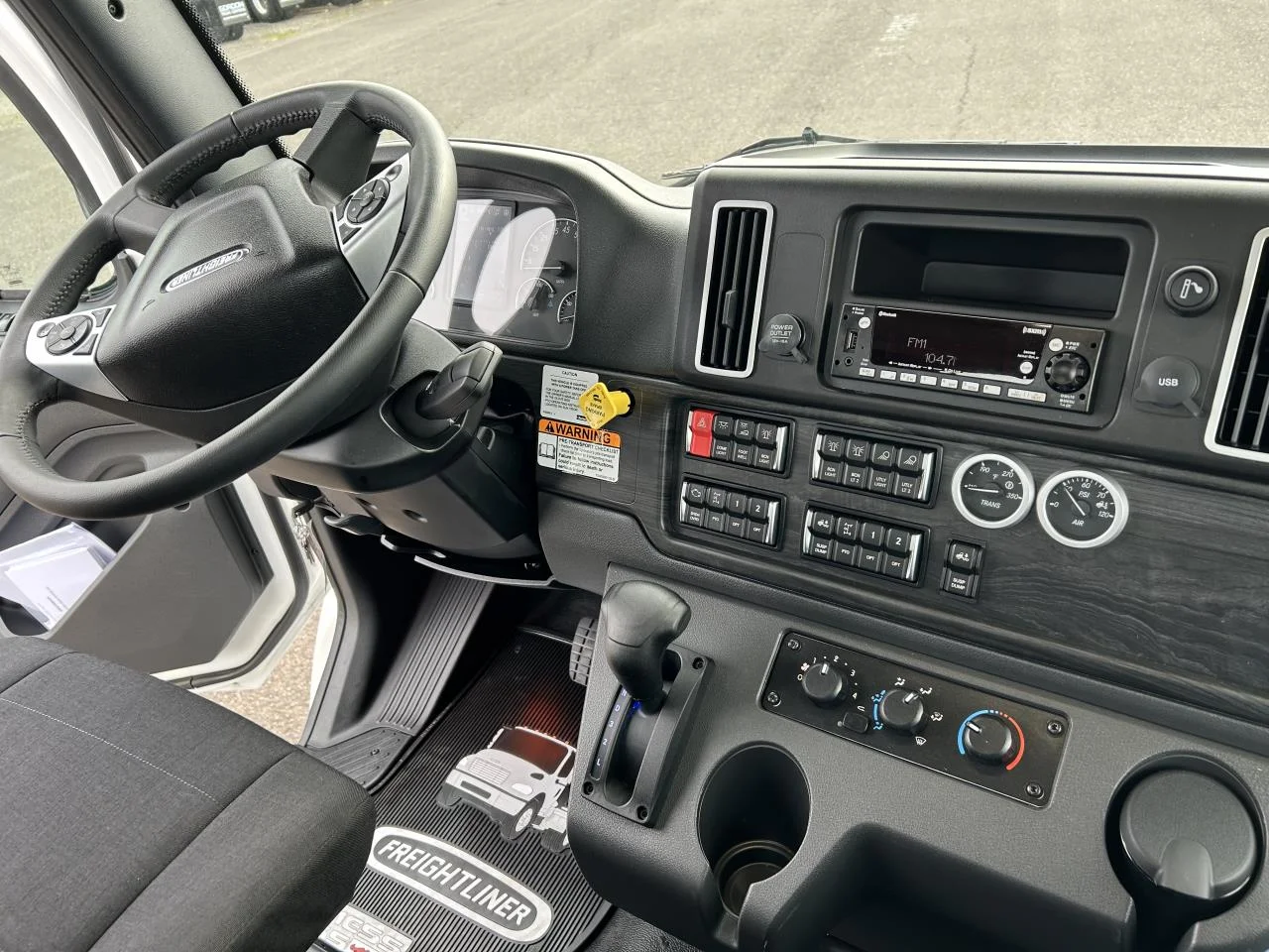 2024 Freightliner M2 106 - image 6