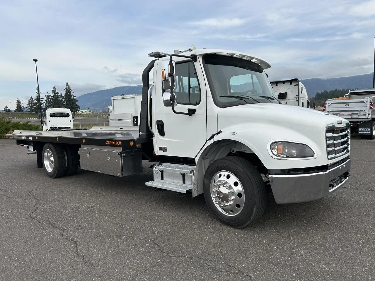 2024 Freightliner M2 106 in Coburg, OR