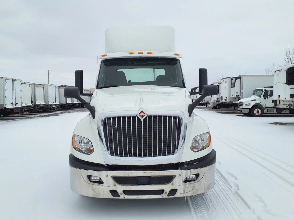 2018 International LT - image 2