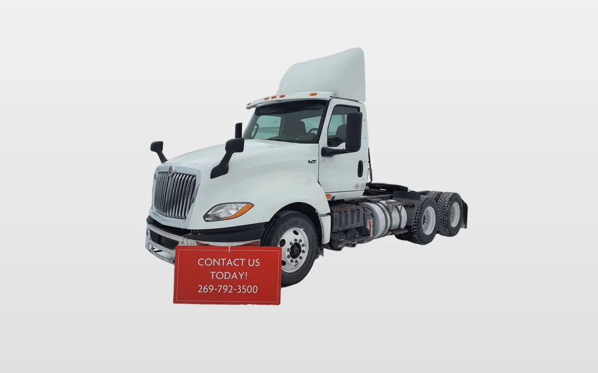 2018 International LT - image 1