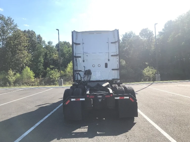 2022 International LT - image 6