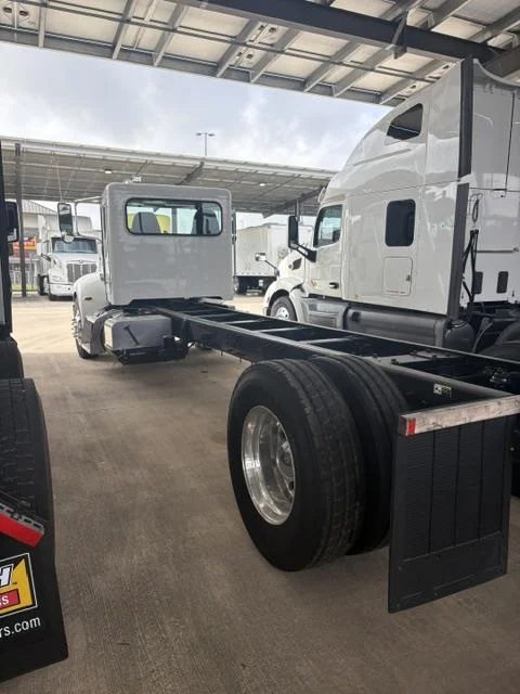 2021 Peterbilt 337 — photo 10