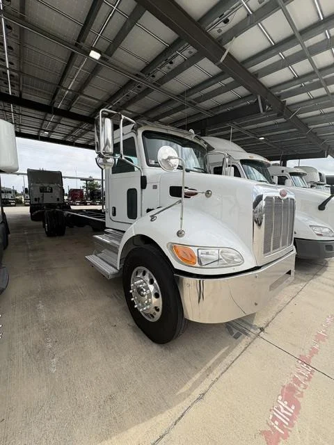 2021 Peterbilt 337 — photo 7