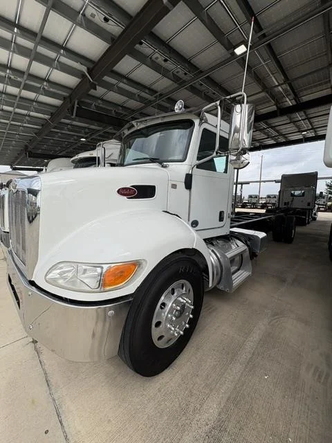 2021 Peterbilt 337 — photo 5