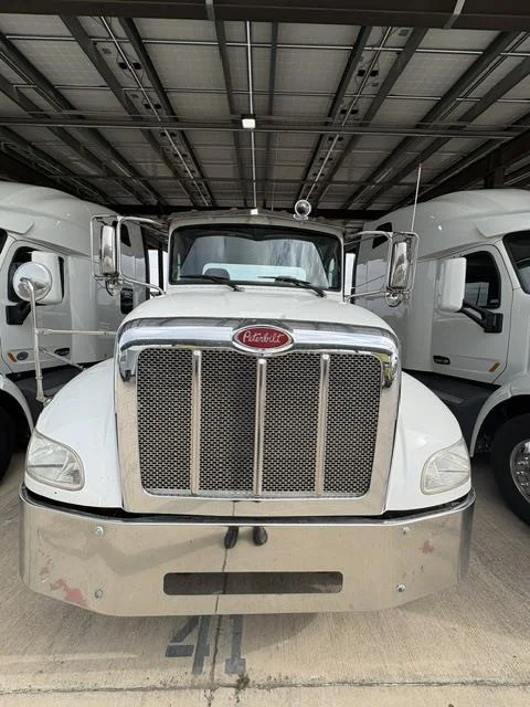 2021 Peterbilt 337 — photo 6