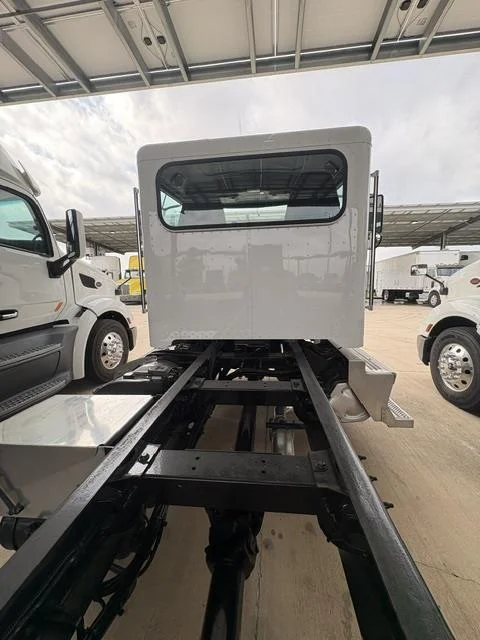 2021 Peterbilt 337 — photo 8