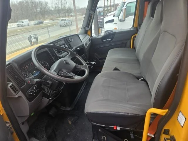 2019 International MV - image 8