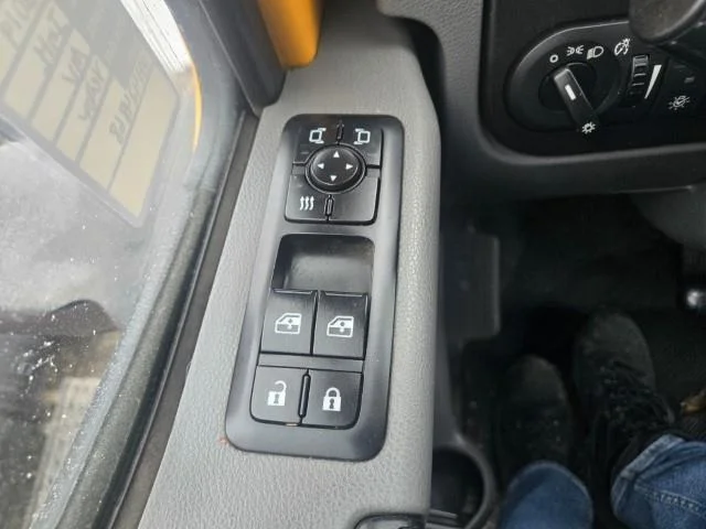 2019 International MV - image 14