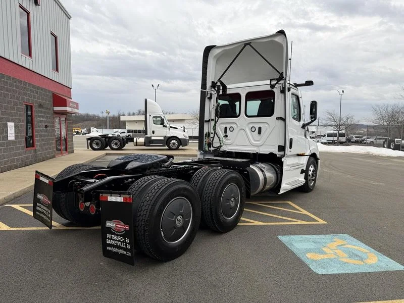 2026 Freightliner Cascadia - image 4