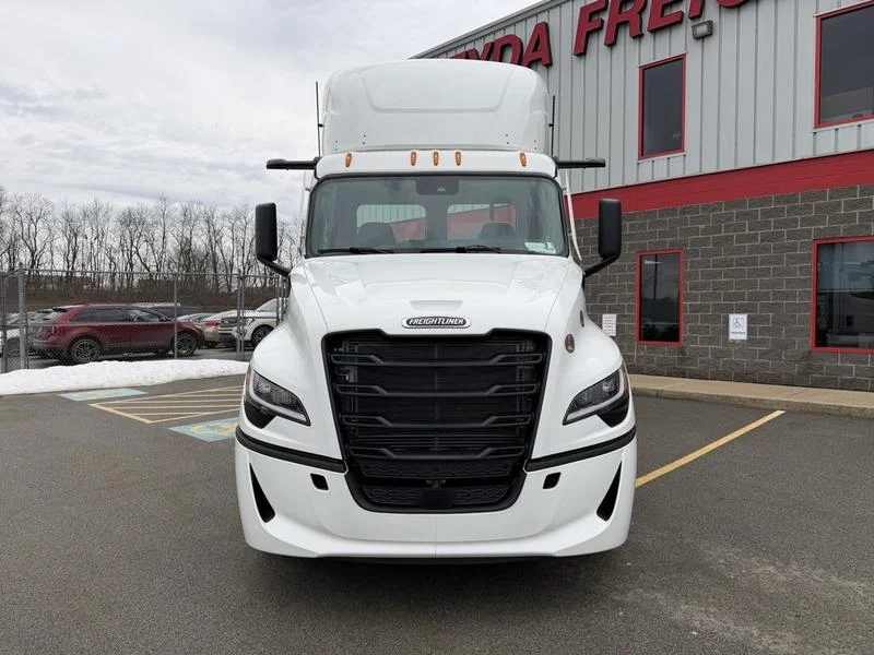 2026 Freightliner Cascadia in Pittsburgh, PA — photo 12