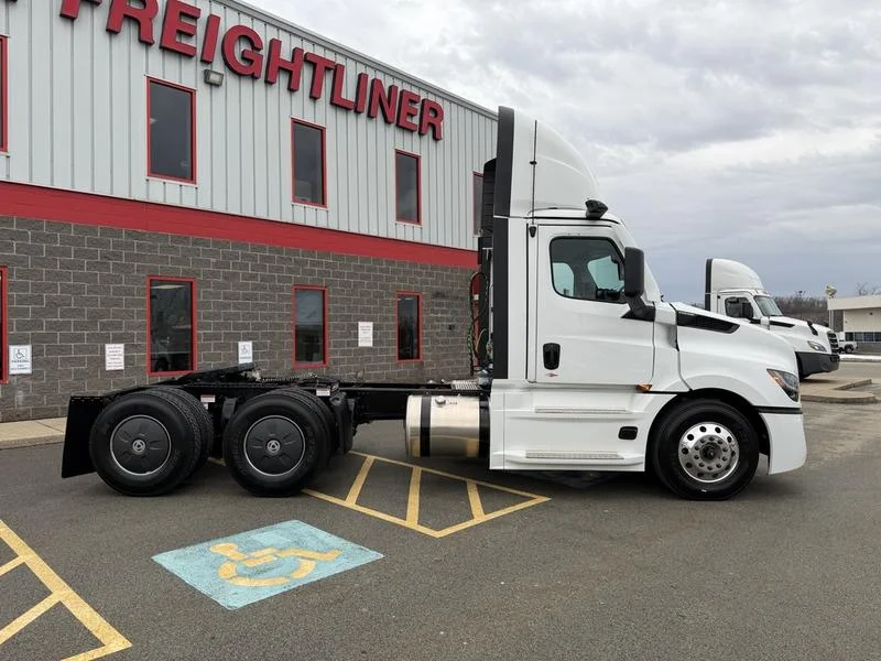 2026 Freightliner Cascadia in Pittsburgh, PA — photo 3