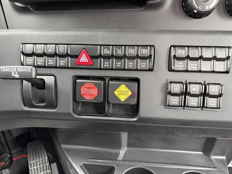 2026 Freightliner Cascadia in Pittsburgh, PA — photo 27