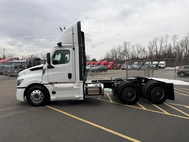 2026 Freightliner Cascadia in Pittsburgh, PA — photo 9