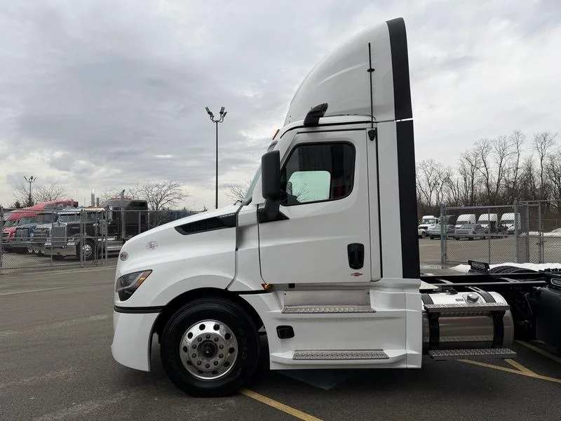 2026 Freightliner Cascadia in Pittsburgh, PA — photo 20