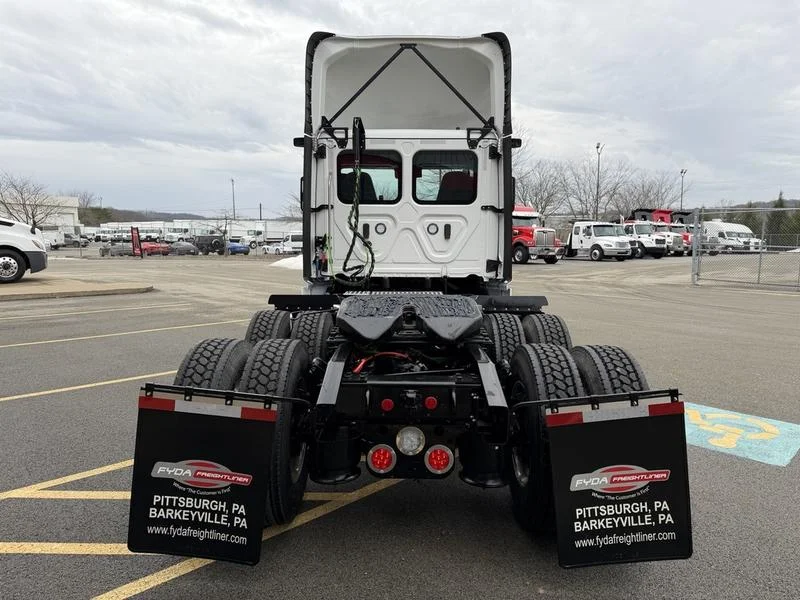 2026 Freightliner Cascadia in Pittsburgh, PA — photo 5