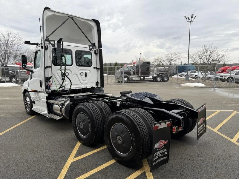 2026 Freightliner Cascadia in Pittsburgh, PA — photo 8