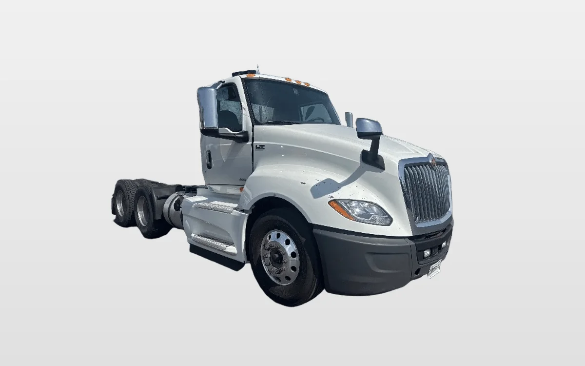 2019 International LT - image 1