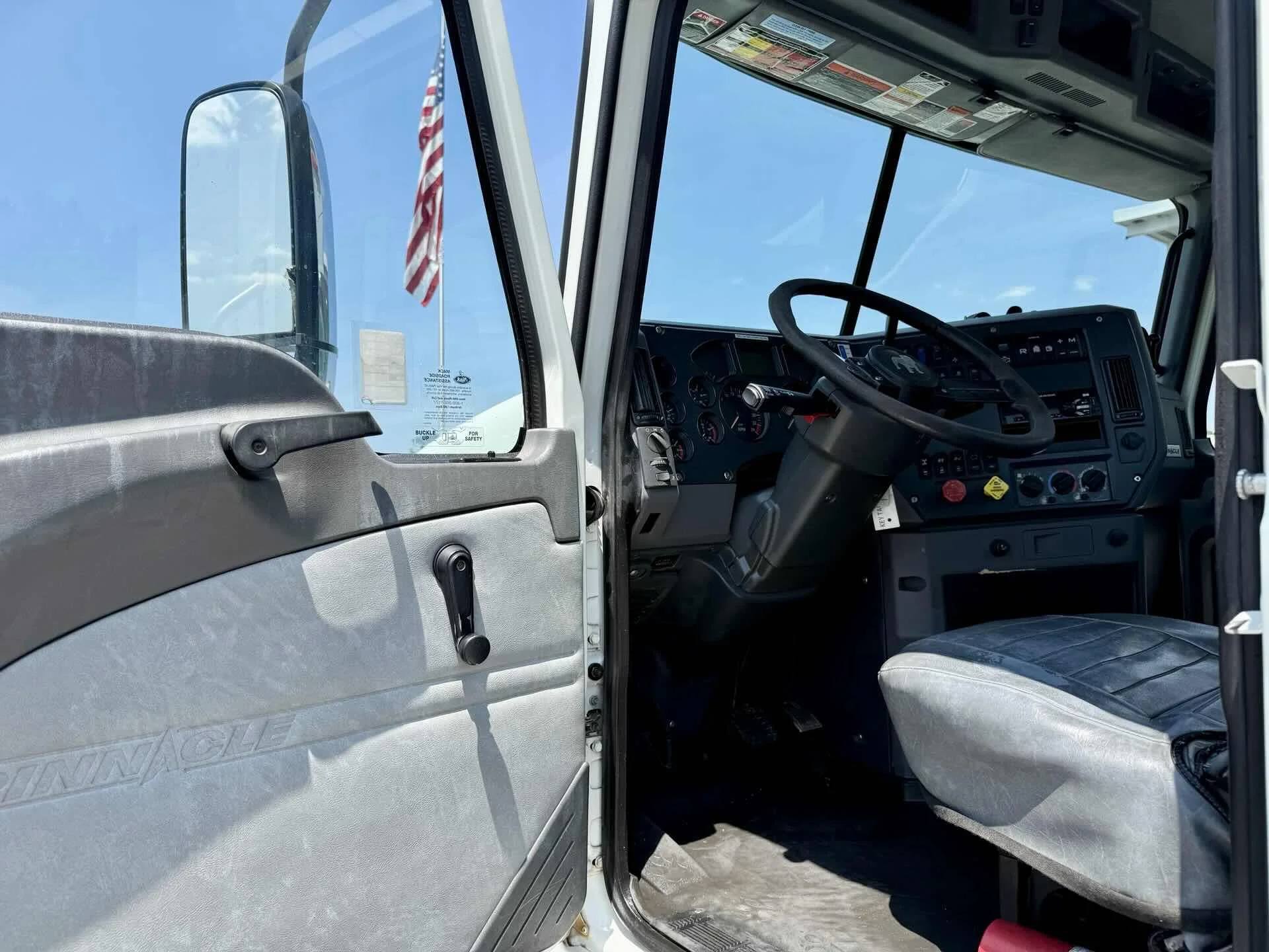 2016 Mack Pinnacle in Duluth, GA — photo 13