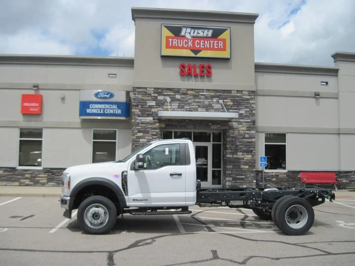 2026 Ford F-600 — photo 2