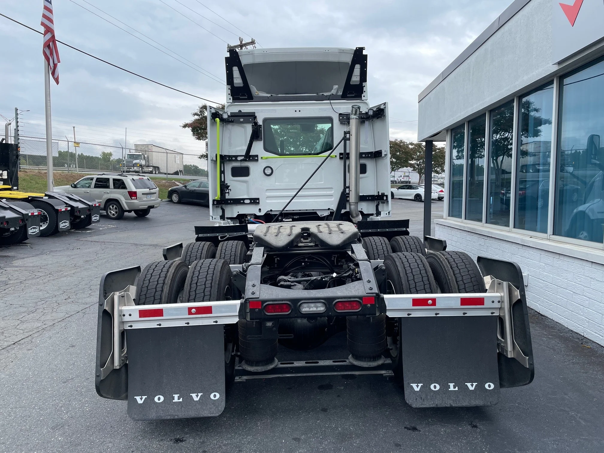 2025 Volvo VNL 300 - image 5