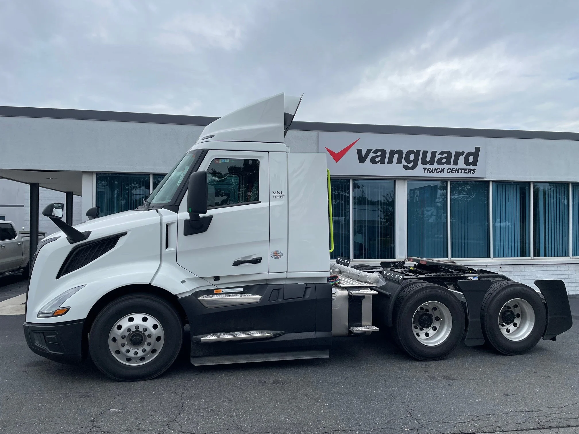 2025 Volvo VNL 300 in Charlotte, NC