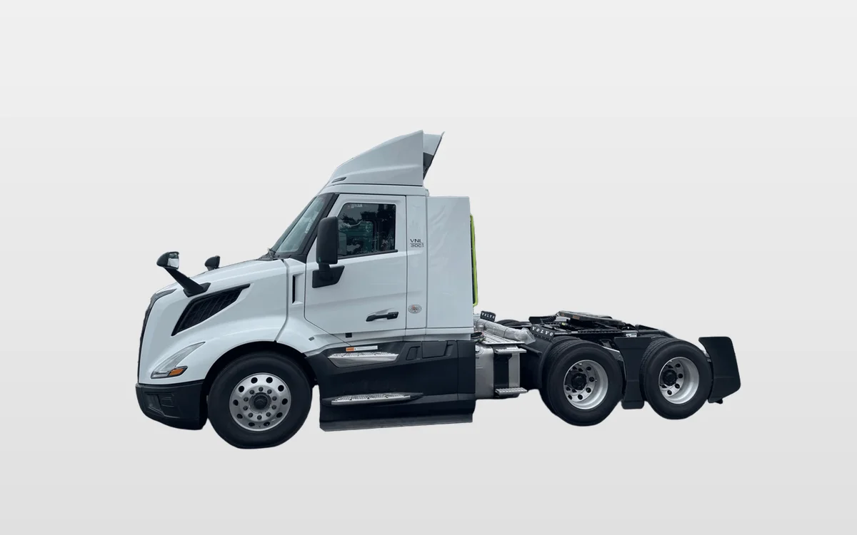 2025 Volvo - image 1