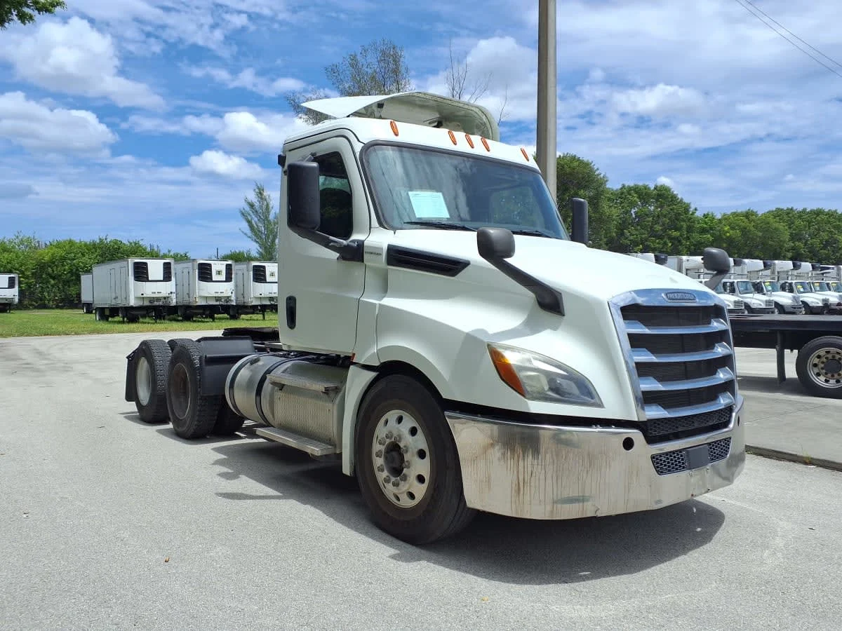 2019 Freightliner Cascadia in Davie, FL — photo 3