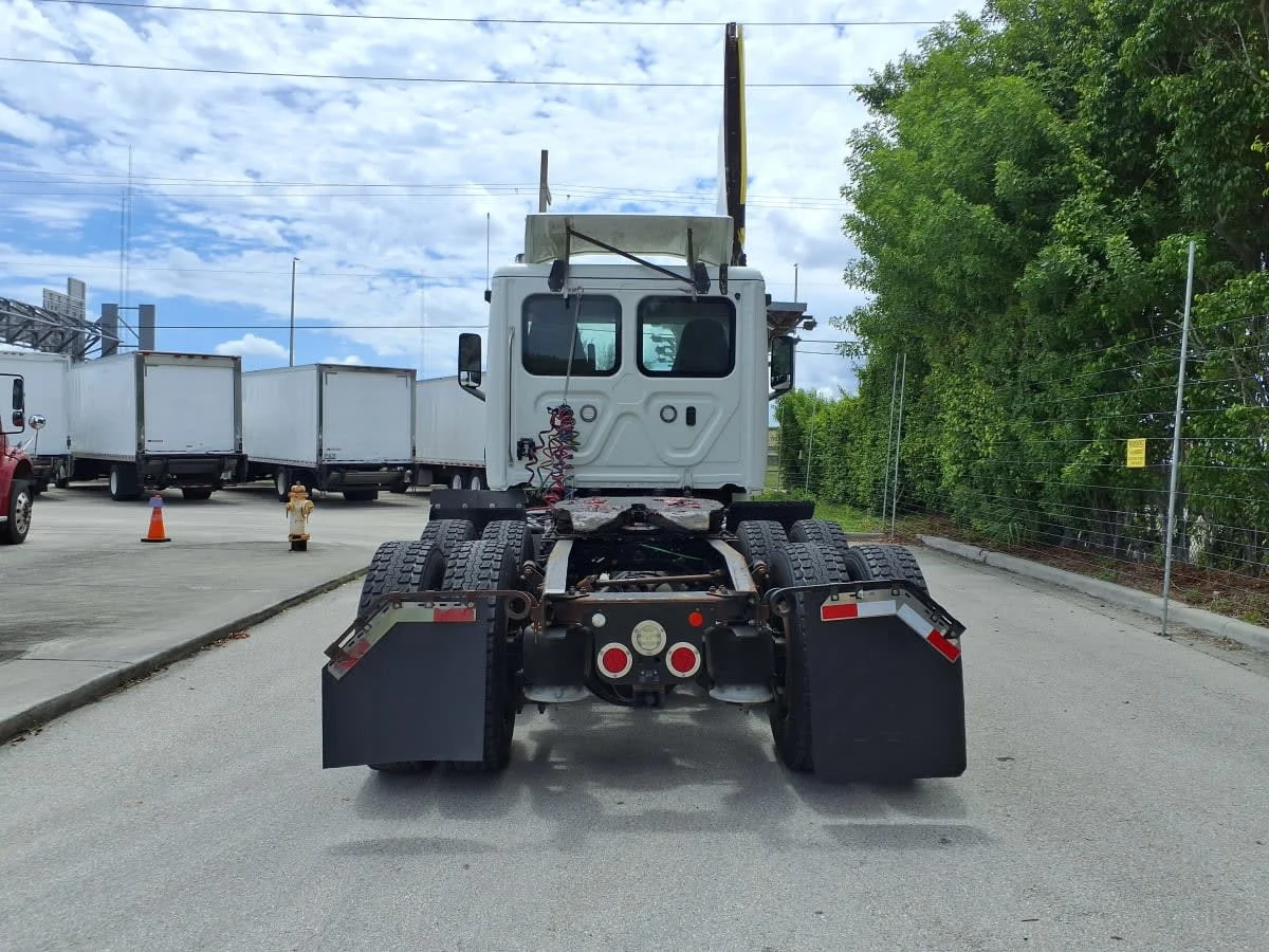 2019 Freightliner Cascadia in Davie, FL — photo 5