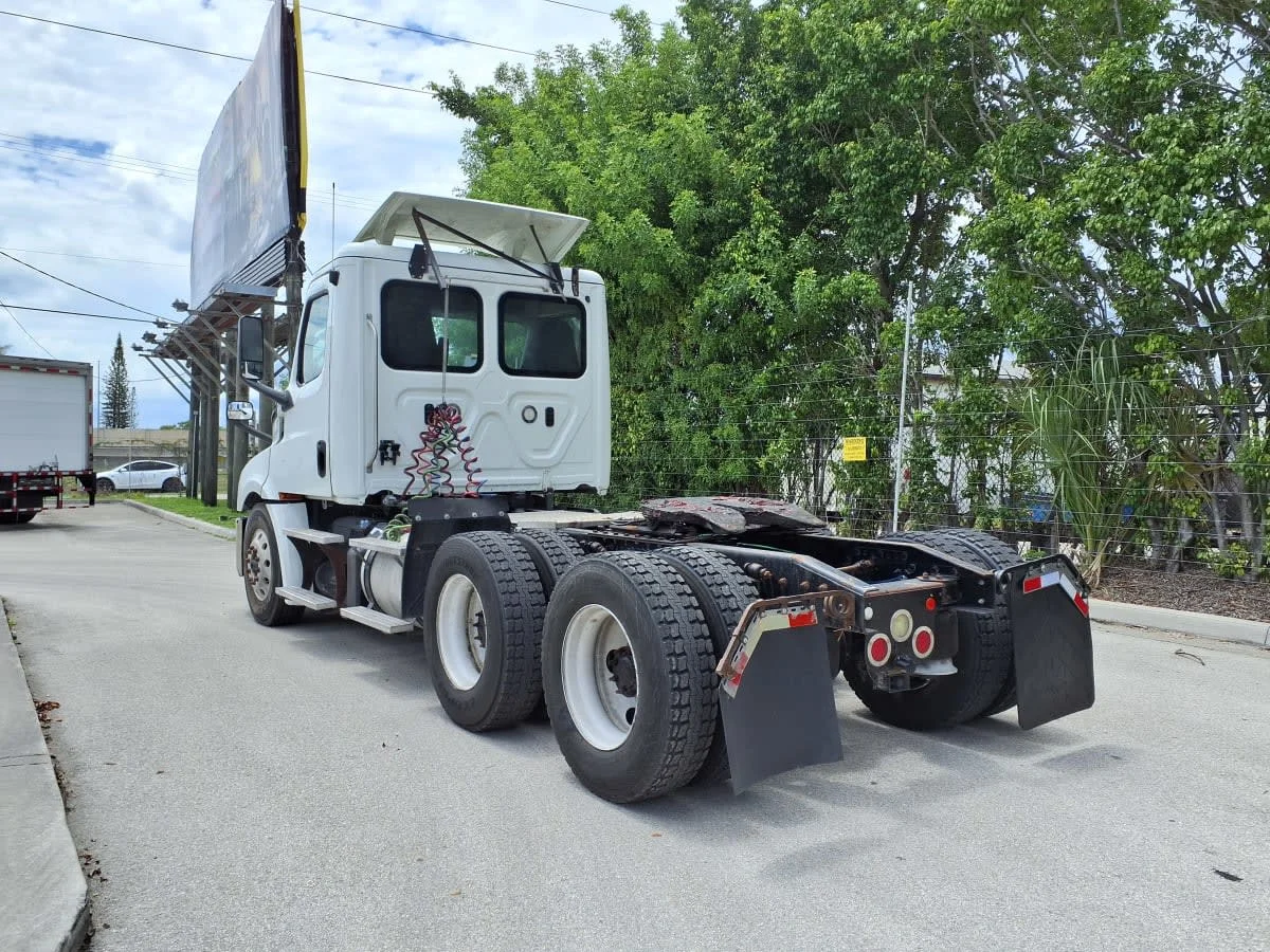 2019 Freightliner Cascadia in Davie, FL — photo 6