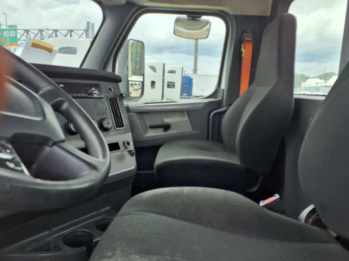 2019 Freightliner Cascadia in Davie, FL — photo 7