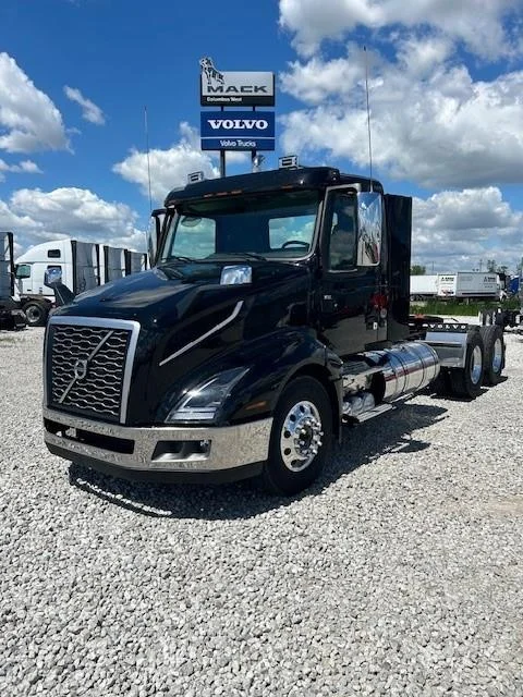 2025 Volvo VNL 300 in London, OH