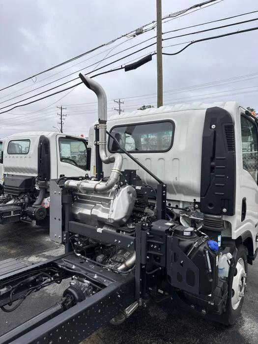 2024 Isuzu NRR - image 7