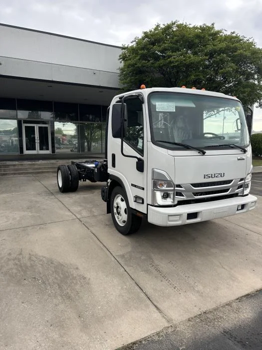 2024 Isuzu NRR - image 5