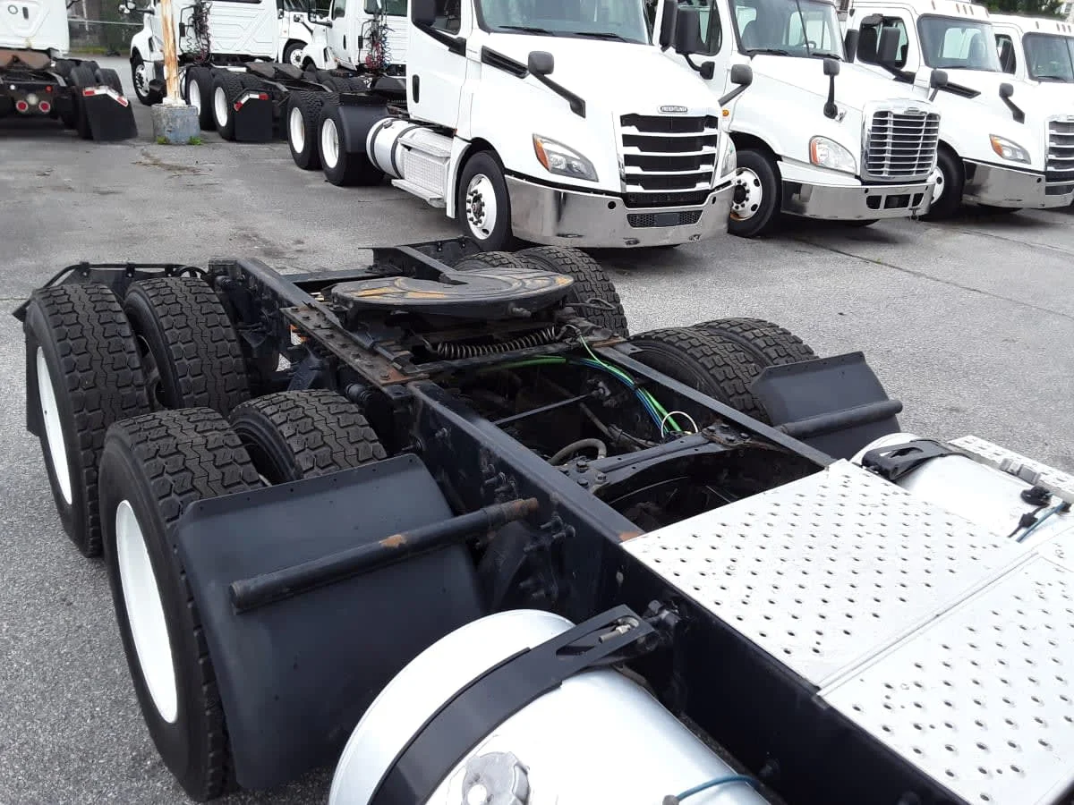 2020 Freightliner Cascadia in Allentown, PA — photo 11