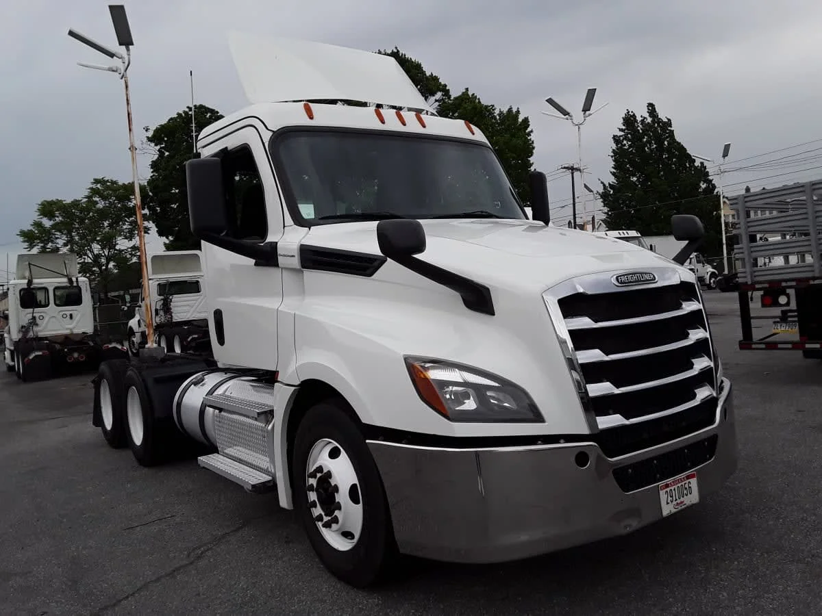 2020 Freightliner Cascadia in Allentown, PA — photo 3