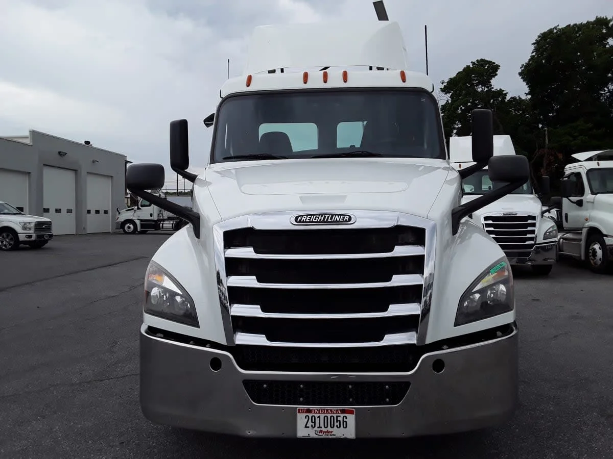 2020 Freightliner Cascadia in Allentown, PA — photo 2