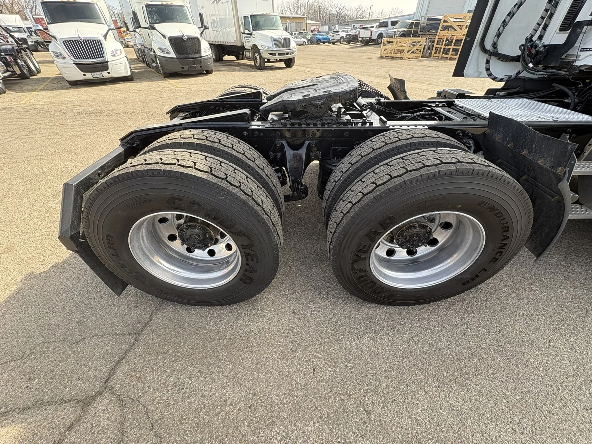 2021 International LT - image 10