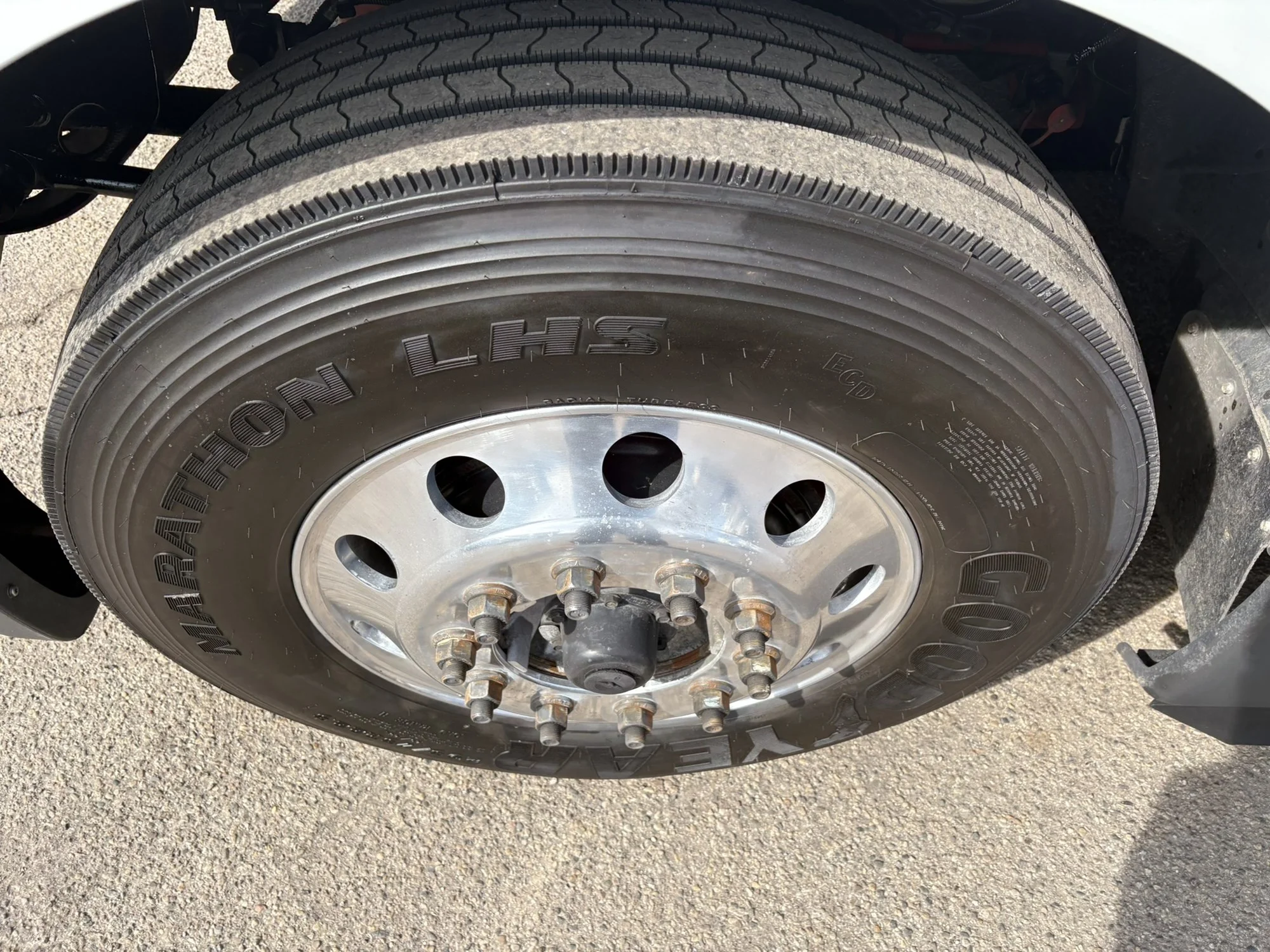 2021 International LT - image 6